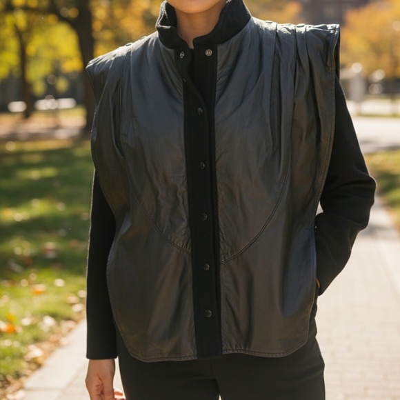 Vintage Outerwear by Phoenix Women's Black Leather Jacket Size 9/10 - Picture 2 of 9